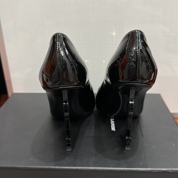 OPYUM PUMPS IN PATENT LEATHER WITH BLACK HEEL - Picture 4 of 6